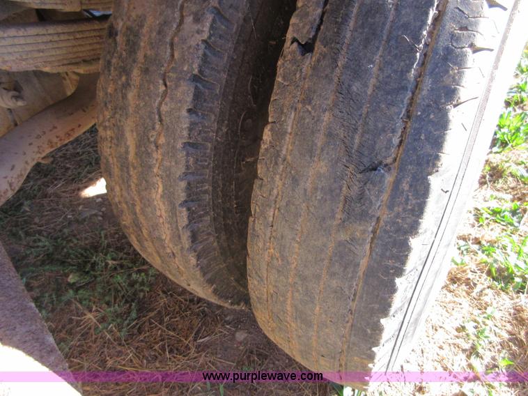 image for item BB9140 1989 Ford F350 flatbed pickup truck