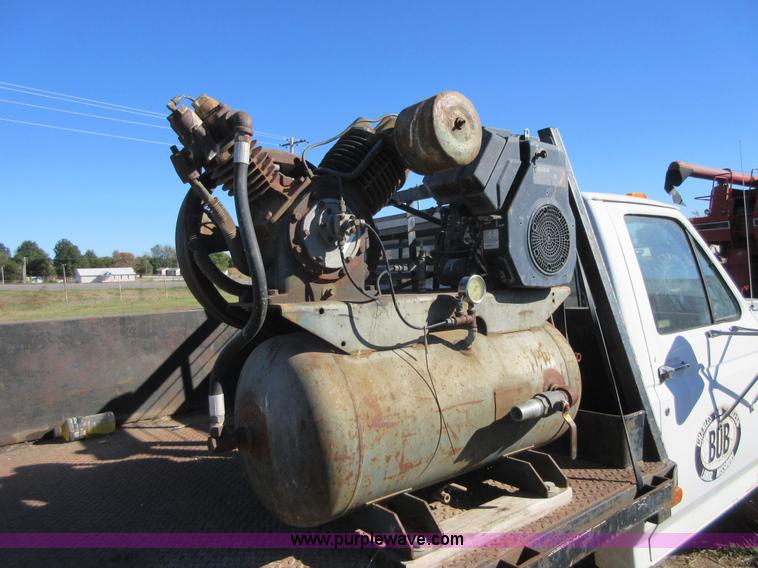 image for item BB9140 1989 Ford F350 flatbed pickup truck