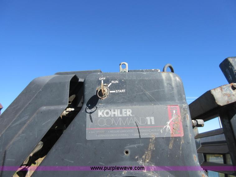 image for item BB9140 1989 Ford F350 flatbed pickup truck