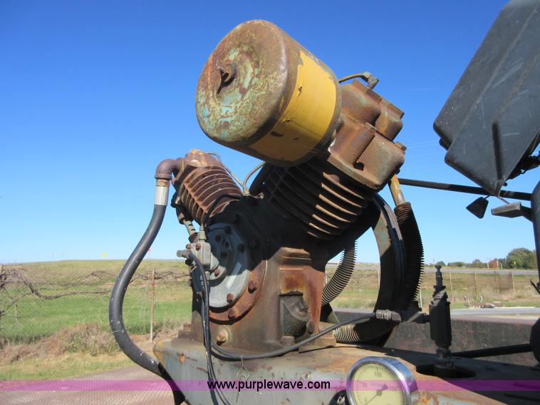 image for item BB9140 1989 Ford F350 flatbed pickup truck