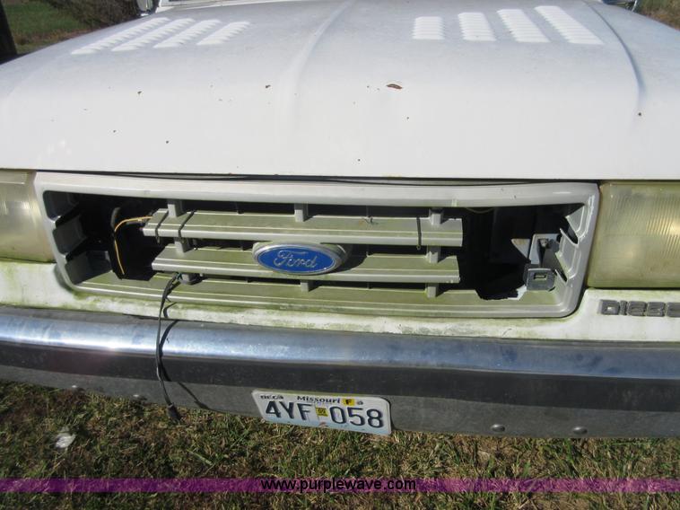 image for item BB9140 1989 Ford F350 flatbed pickup truck