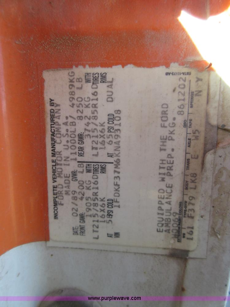 image for item BB9140 1989 Ford F350 flatbed pickup truck