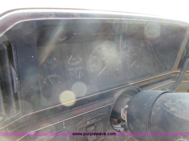 image for item BB9140 1989 Ford F350 flatbed pickup truck