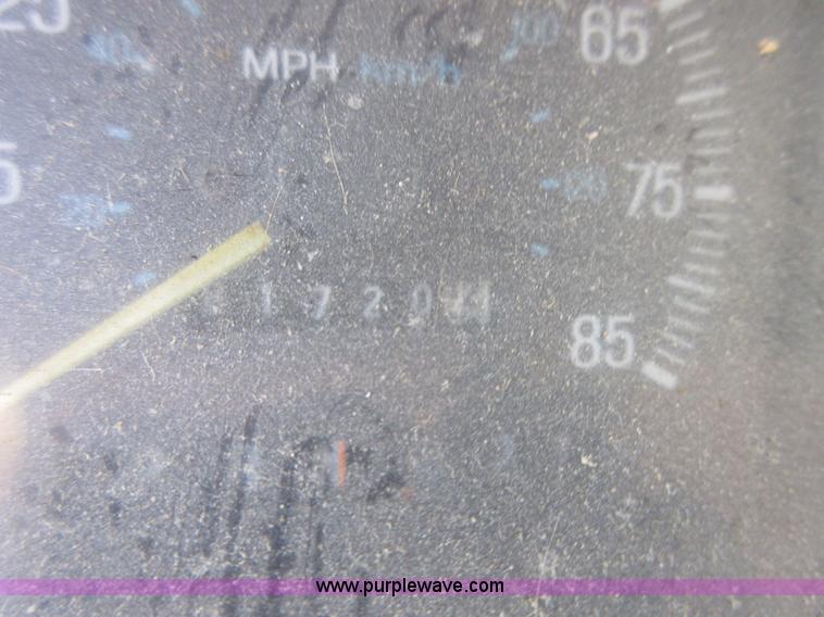 image for item BB9140 1989 Ford F350 flatbed pickup truck