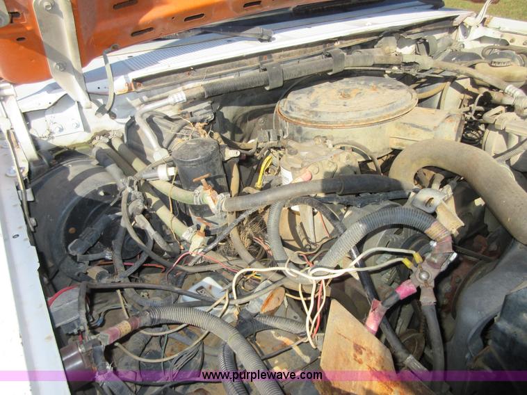 image for item BB9140 1989 Ford F350 flatbed pickup truck