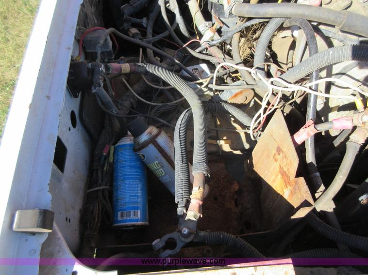 image for item BB9140 1989 Ford F350 flatbed pickup truck