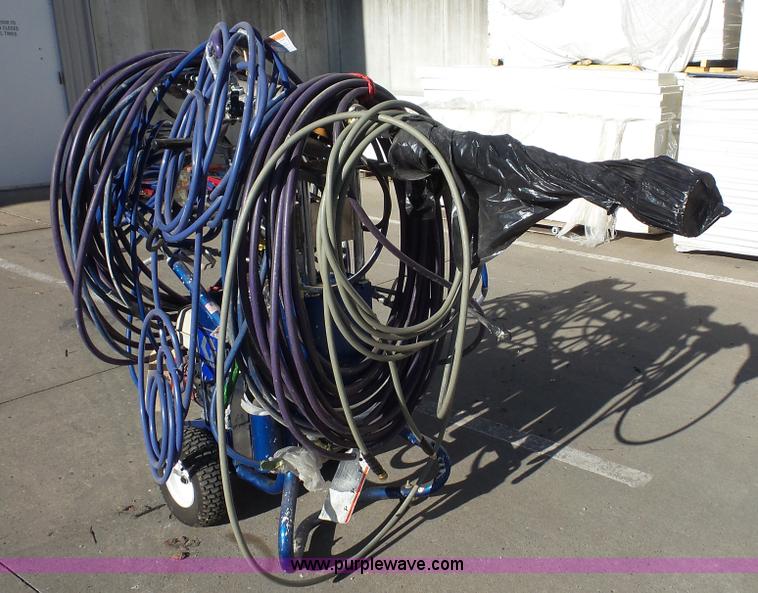 image for item BF9158 Graco GH833 airless paint sprayer