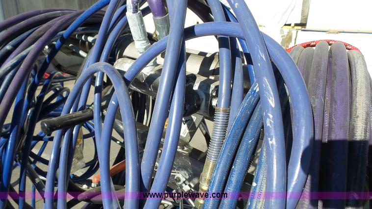 image for item BF9158 Graco GH833 airless paint sprayer