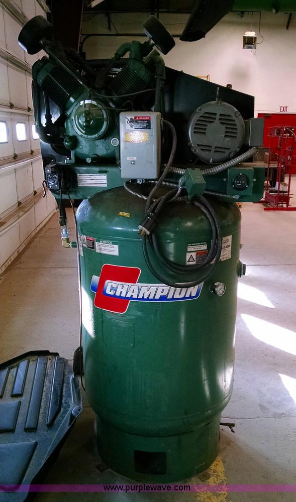 image for item BX9587 Champion VR10-12 air compressor