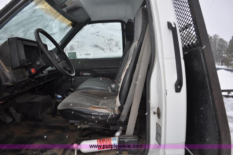 image for item G7099 1991 Chevrolet Kodiak truck cab and chassis