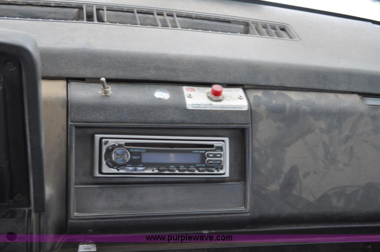 image for item G7099 1991 Chevrolet Kodiak truck cab and chassis