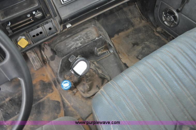 image for item G7099 1991 Chevrolet Kodiak truck cab and chassis