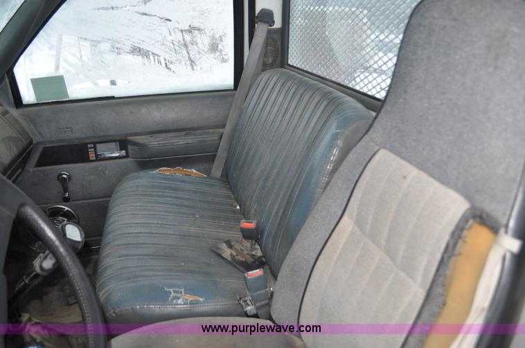 image for item G7099 1991 Chevrolet Kodiak truck cab and chassis