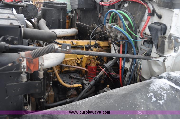 image for item G7099 1991 Chevrolet Kodiak truck cab and chassis