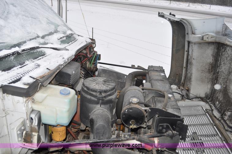 image for item G7099 1991 Chevrolet Kodiak truck cab and chassis