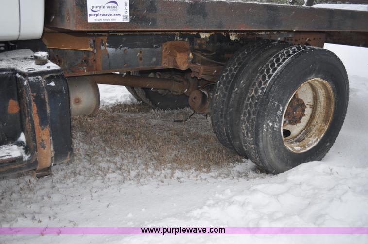 image for item G7099 1991 Chevrolet Kodiak truck cab and chassis