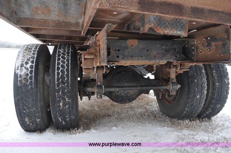 image for item G7099 1991 Chevrolet Kodiak truck cab and chassis