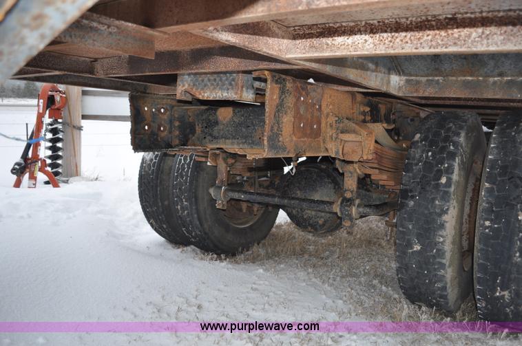 image for item G7099 1991 Chevrolet Kodiak truck cab and chassis