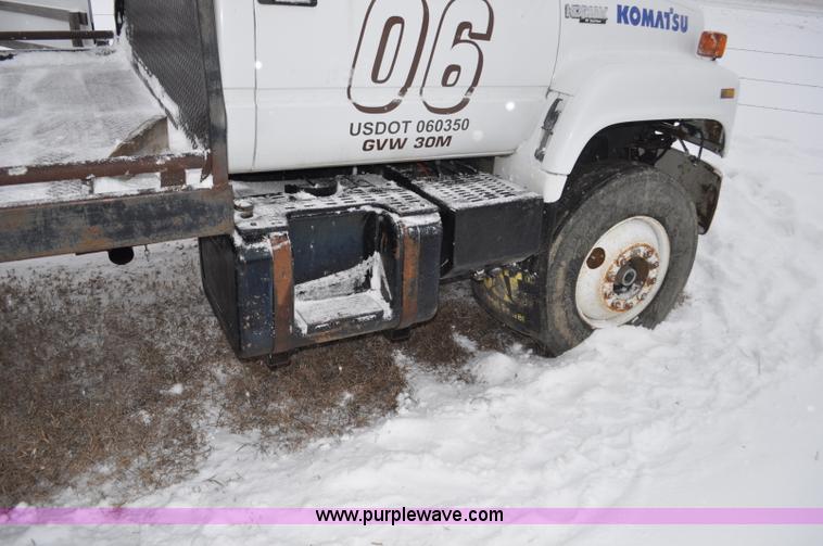 image for item G7099 1991 Chevrolet Kodiak truck cab and chassis