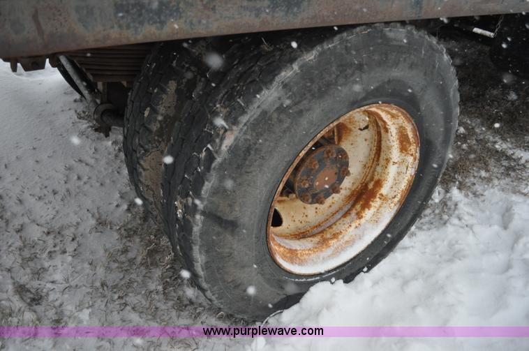 image for item G7099 1991 Chevrolet Kodiak truck cab and chassis
