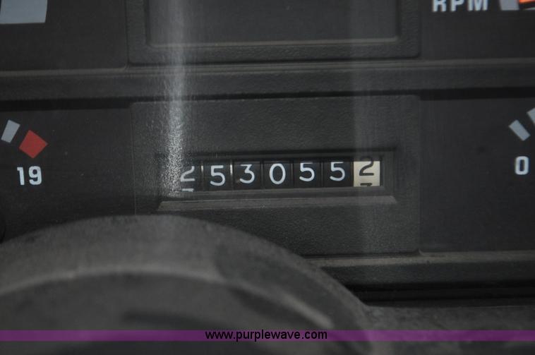 image for item G7099 1991 Chevrolet Kodiak truck cab and chassis