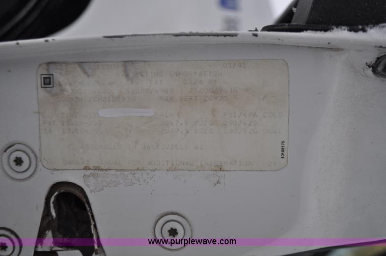 image for item G7099 1991 Chevrolet Kodiak truck cab and chassis