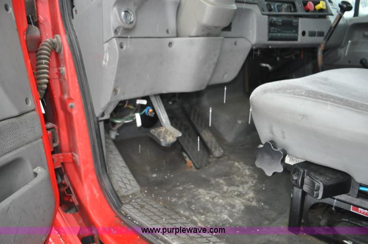 image for item G7101 1997 Ford L8513 Louisville 113