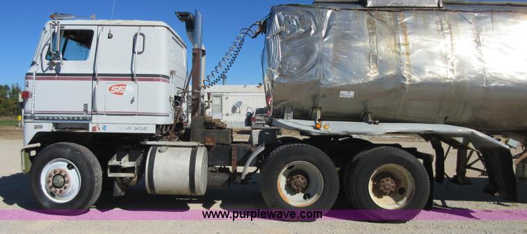 image for item I1923 1979 International Transtar II semi truck