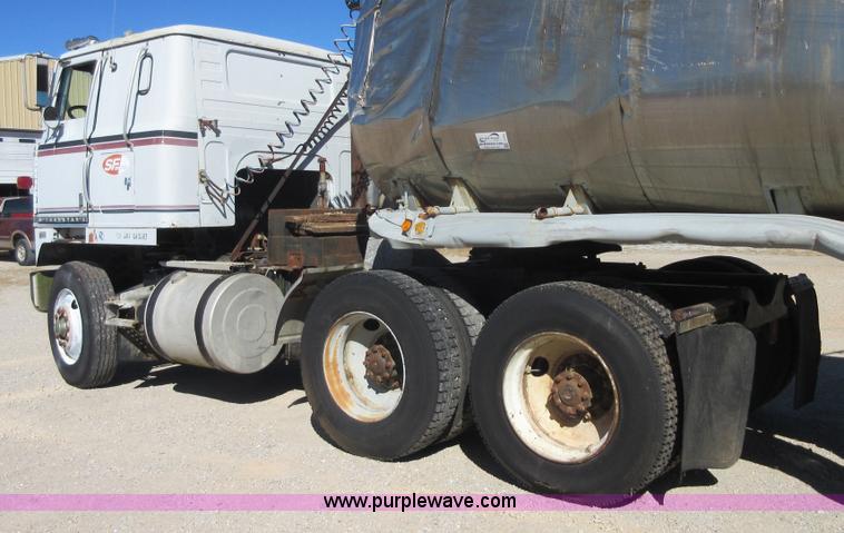 image for item I1923 1979 International Transtar II semi truck