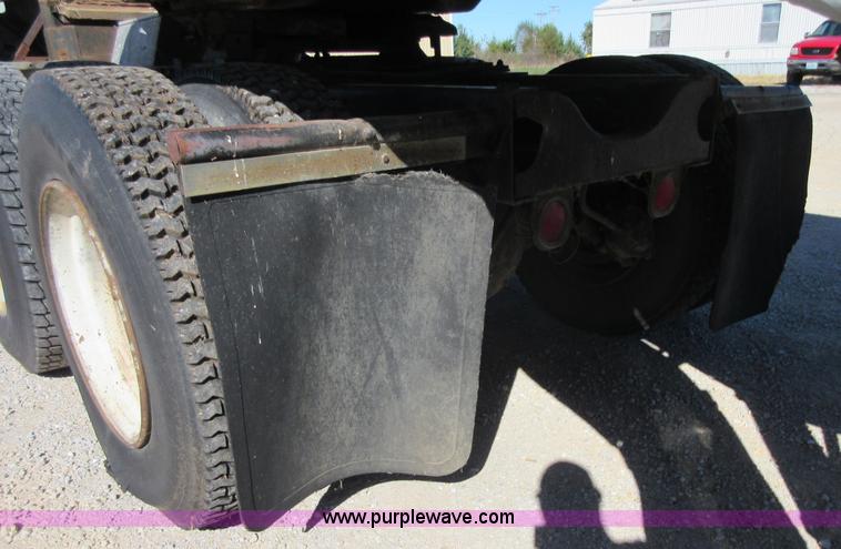 image for item I1923 1979 International Transtar II semi truck