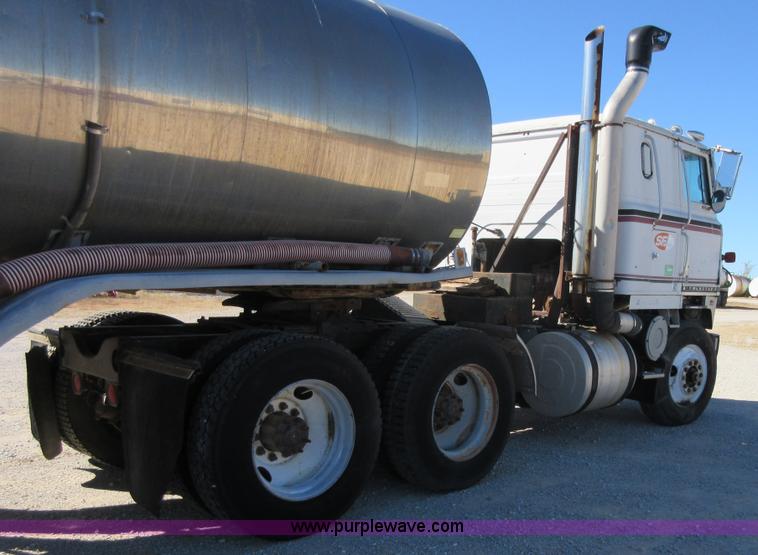 image for item I1923 1979 International Transtar II semi truck