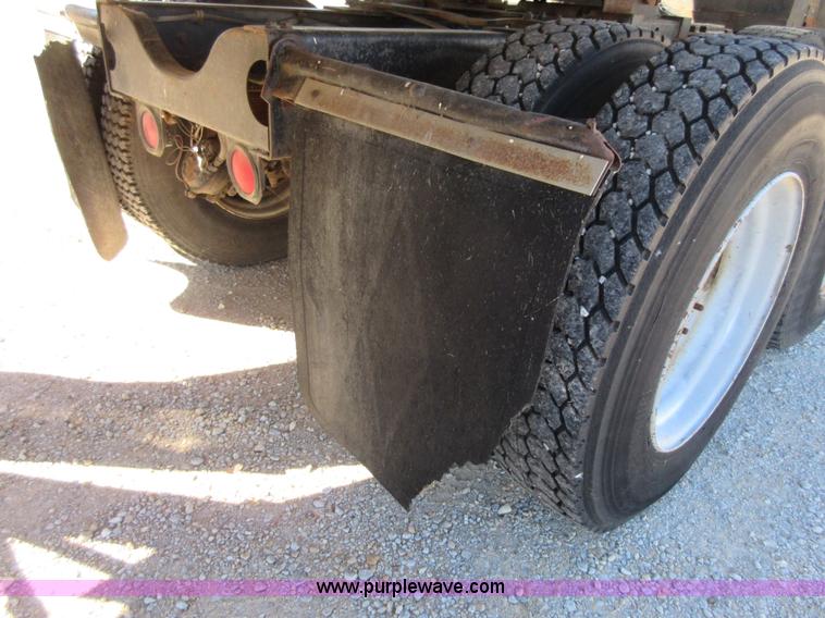 image for item I1923 1979 International Transtar II semi truck