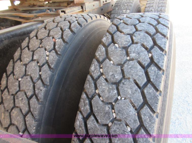 image for item I1923 1979 International Transtar II semi truck