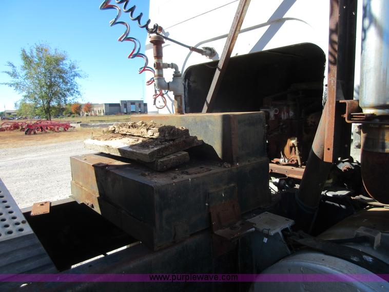 image for item I1923 1979 International Transtar II semi truck