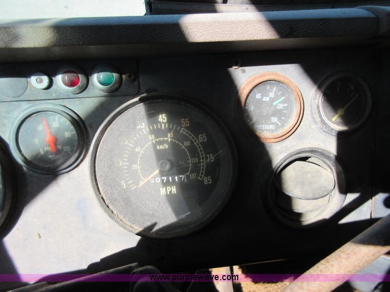 image for item I1923 1979 International Transtar II semi truck