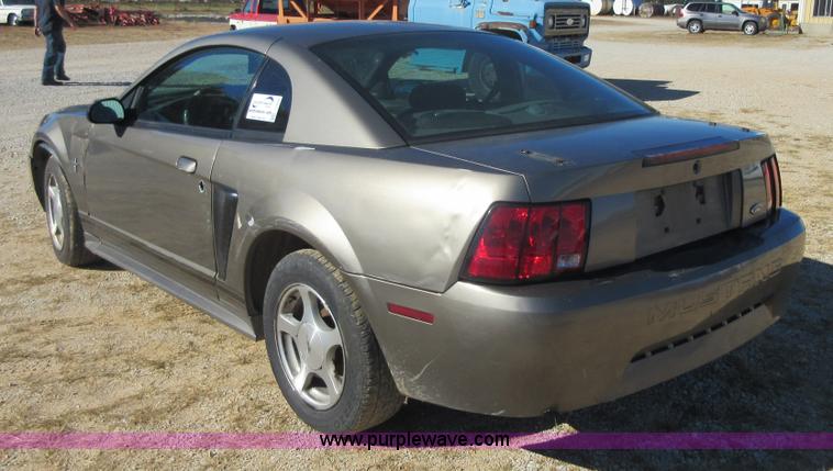image for item I1930 2001 Ford Mustang