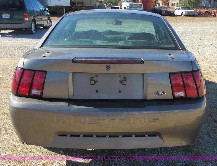 image for item I1930 2001 Ford Mustang