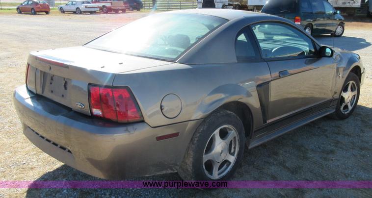 image for item I1930 2001 Ford Mustang