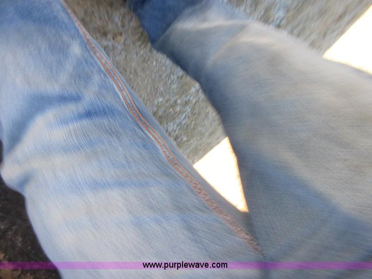 image for item I1930 2001 Ford Mustang