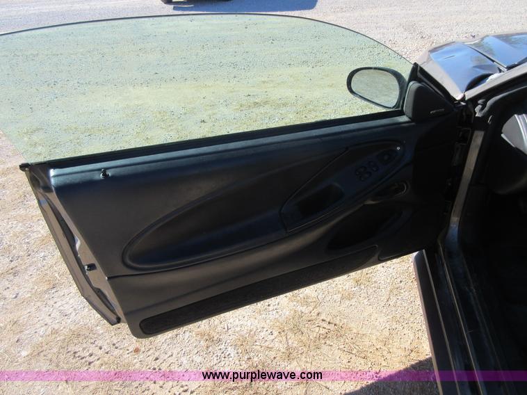 image for item I1930 2001 Ford Mustang