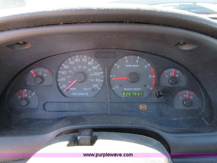 image for item I1930 2001 Ford Mustang