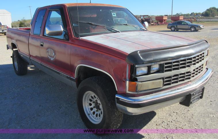 image for item I1934 1989 Chevrolet 1500 Ext. Cab pickup truck