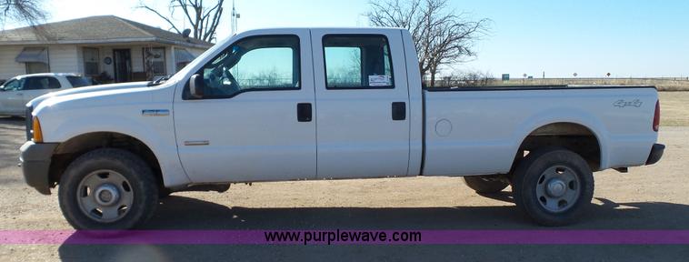 image for item J1298 2005 Ford F350 Super Duty XL Crew Cab pickup truck