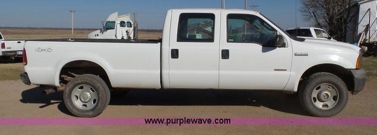 image for item J1298 2005 Ford F350 Super Duty XL Crew Cab pickup truck