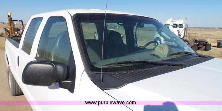 image for item J1298 2005 Ford F350 Super Duty XL Crew Cab pickup truck