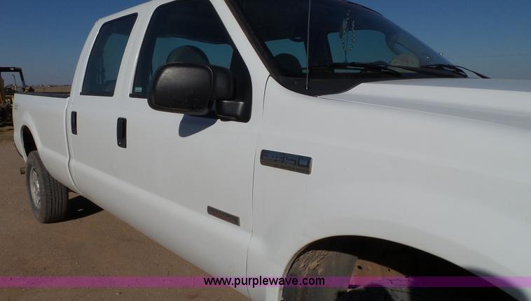 image for item J1298 2005 Ford F350 Super Duty XL Crew Cab pickup truck