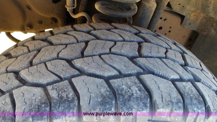 image for item J1298 2005 Ford F350 Super Duty XL Crew Cab pickup truck