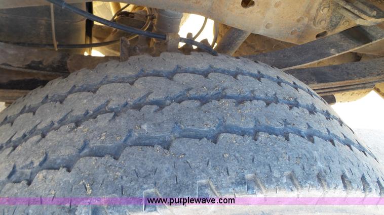 image for item J1298 2005 Ford F350 Super Duty XL Crew Cab pickup truck