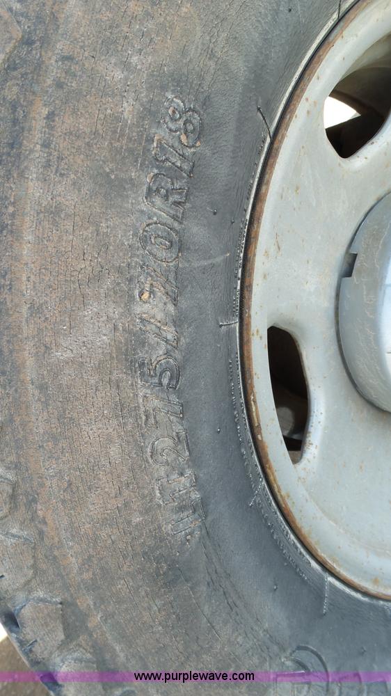 image for item J1298 2005 Ford F350 Super Duty XL Crew Cab pickup truck