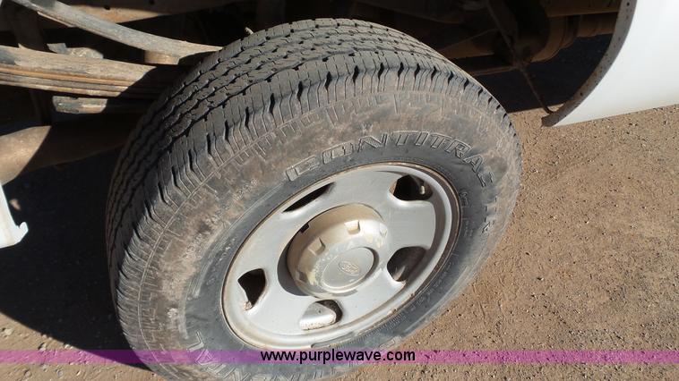 image for item J1298 2005 Ford F350 Super Duty XL Crew Cab pickup truck